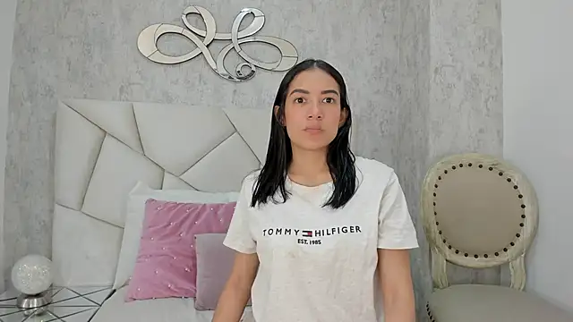 Snapshot of Skylerwhite02 chatting on October 17, 7:49 pm Skylerwhite02 online show from October 17, 7:49 pm