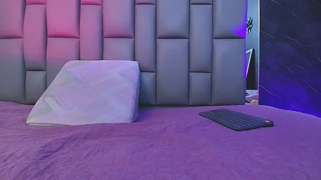 Snapshot of kissme_luna chatting on September 25, 7:06 pm kissme luna online show from September 25, 7:06 pm