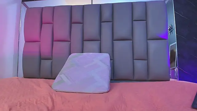 Snapshot of kissme_luna chatting on October 18, 7:03 pm kissme luna online show from October 18, 7:03 pm