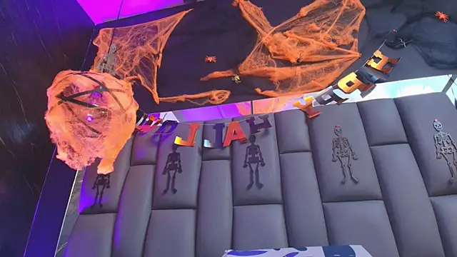 Snapshot of kissme_luna chatting on October 31, 7:04 pm kissme luna online show from October 31, 7:04 pm