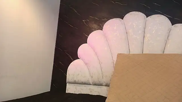 kissme luna online show from August 4, 7:05 pm