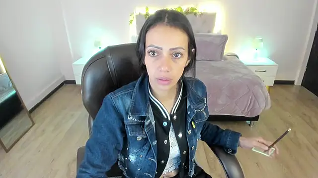 Mariam Lopez   online show from June 11, 2:53 am