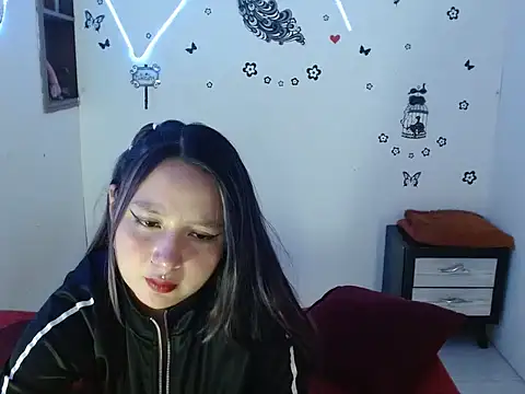 Mia2xsmith online show from November 9, 7:28 am