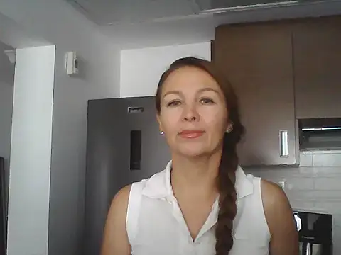 Snapshot of Avelinii chatting on May 20, 7:25 am Avelinii online show from May 20, 7:25 am