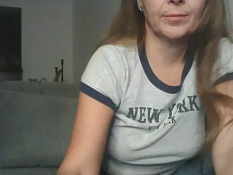 Snapshot of Avelinii chatting on May 24, 4:12 pm Avelinii online show from May 24, 4:12 pm