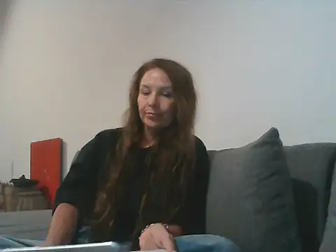 Snapshot of Avelinii chatting on June 10, 5:23 pm Avelinii online show from June 10, 5:23 pm