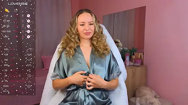 Hloya Mei online show from September 15, 11:05 pm