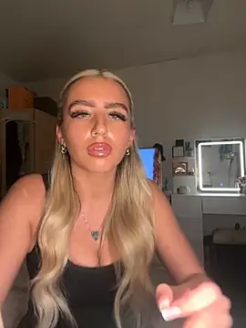 BlondeBetty online show from November 13, 5:01 pm