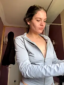 Camwithchlox online show from September 23, 1:47 pm