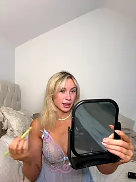 SexySaraxxoo online show from September 29, 2:11 pm