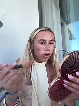 SexySaraxxoo online show from June 12, 4:39 pm