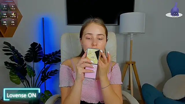 Snapshot of Sweet__Amily chatting on September 30, 6:18 am Sweet Amily online show from September 30, 6:18 am