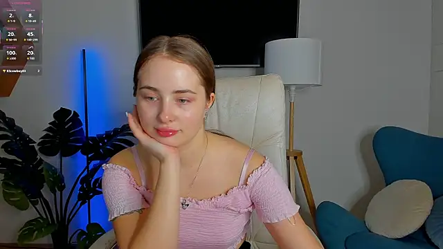 Snapshot of Sweet__Amily chatting on October 1, 6:19 am Sweet Amily online show from October 1, 6:19 am