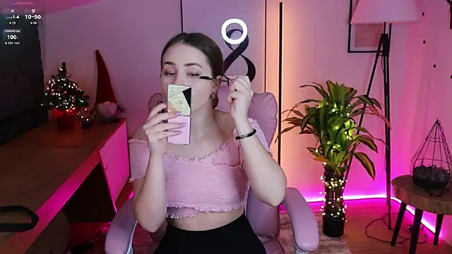 Snapshot of Sweet__Amily chatting on December 4, 7:17 am Sweet Amily online show from December 4, 7:17 am