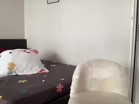 Snapshot of lannaah_ chatting on September 27, 8:19 am lannaah  online show from September 27, 8:19 am