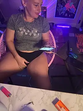 Snapshot of shortywidaphatty chatting on October 15, 10:04 am shortywidaphatty online show from October 15, 10:04 am