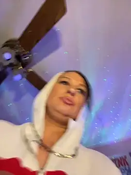 Snapshot of shortywidaphatty chatting on October 24, 1:51 pm shortywidaphatty online show from October 24, 1:51 pm