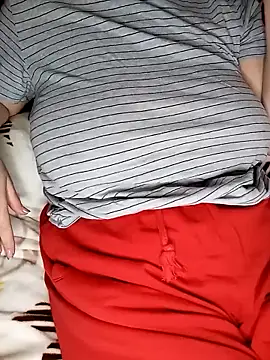 whiteprincesse online show from February 14, 2:25 pm