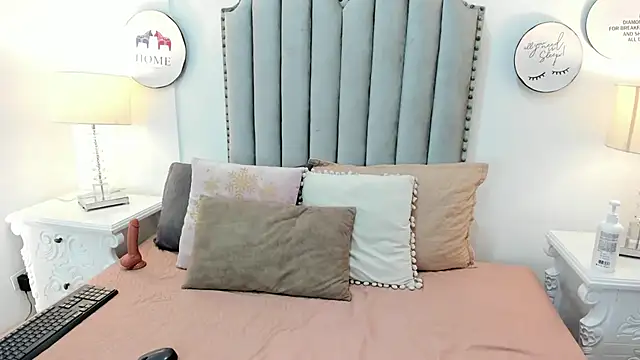 Snapshot of CherryVelvet19 chatting on October 18, 11:33 am CherryVelvet19 online show from October 18, 11:33 am