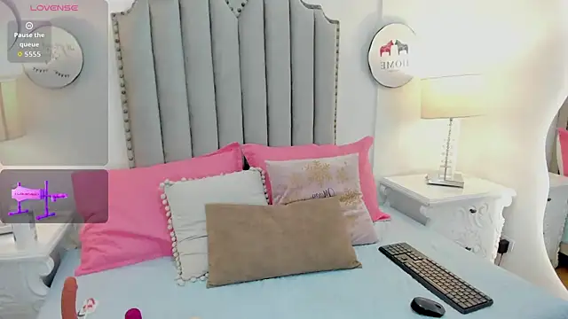 Snapshot of CherryVelvet19 chatting on October 24, 11:17 am CherryVelvet19 online show from October 24, 11:17 am