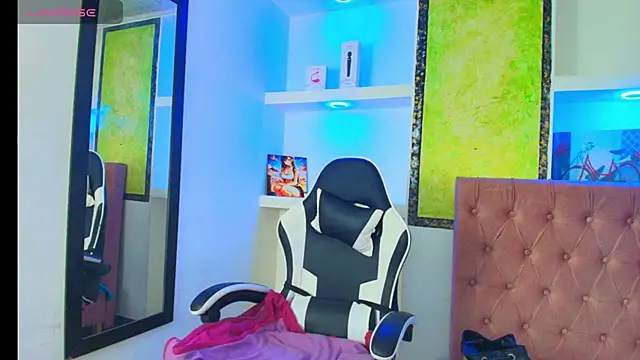 susan mooree online show from October 18, 7:47 pm