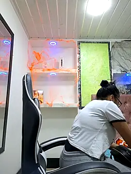 susan mooree online show from October 28, 6:43 pm