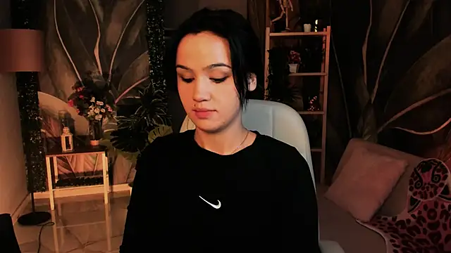 MonicaFarmer online show from October 6, 5:32 pm