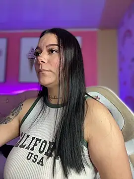 Snapshot of Megaan__More chatting on May 20, 4:29 am Megaan More online show from May 20, 4:29 am