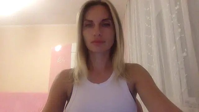 Snapshot of KarelliaStar chatting on September 15, 7:03 pm KarelliaStar online show from September 15, 7:03 pm