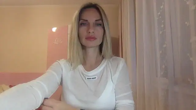 Snapshot of KarelliaStar chatting on October 24, 1:29 pm KarelliaStar online show from October 24, 1:29 pm