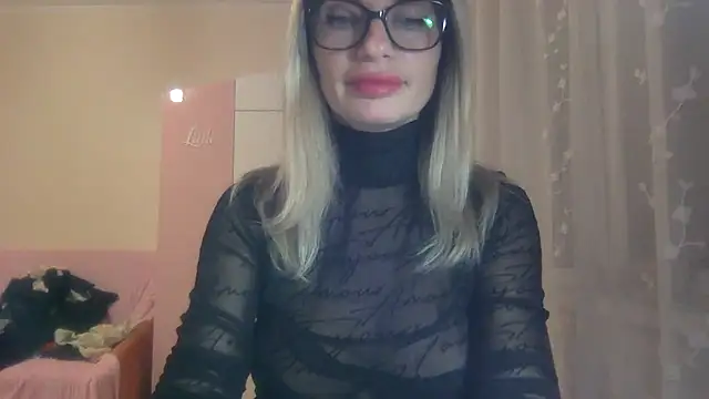 Snapshot of KarelliaStar chatting on October 25, 3:51 pm KarelliaStar online show from October 25, 3:51 pm