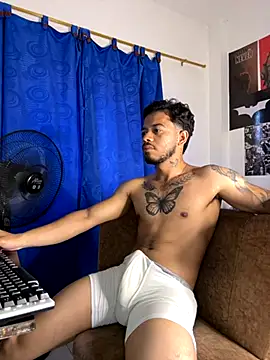 DavideVentura  online show from September 13, 9:14 pm