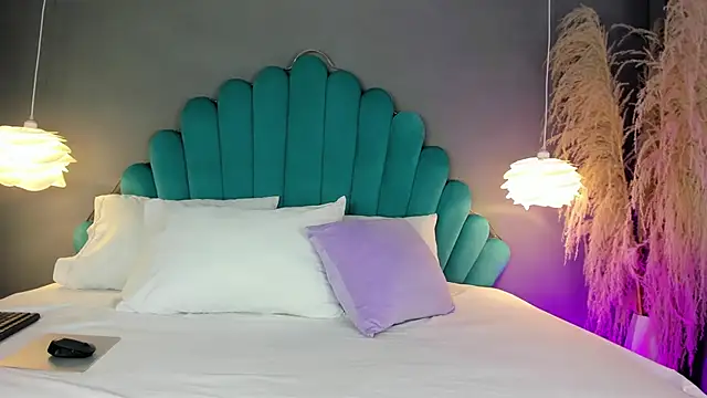 LunaBloomn online show from October 20, 5:02 pm