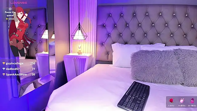 LunaBloomn online show from November 21, 5:11 pm