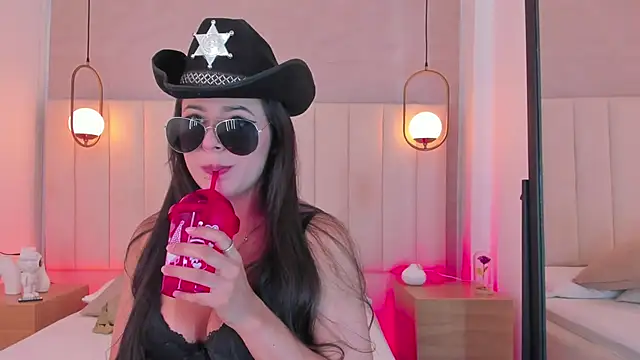 Snapshot of Dream_nena chatting on October 27, 7:51 pm Dream nena online show from October 27, 7:51 pm