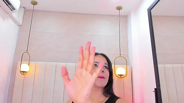 Snapshot of Dream_nena chatting on November 3, 8:21 pm Dream nena online show from November 3, 8:21 pm