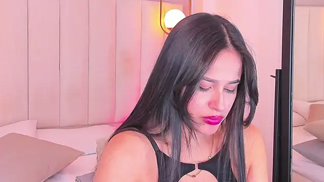 Snapshot of Dream_nena chatting on November 9, 8:07 pm Dream nena online show from November 9, 8:07 pm