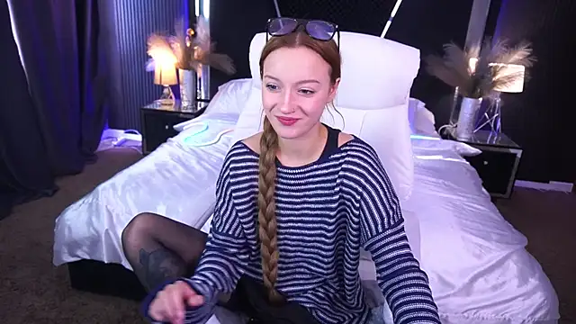 Snapshot of FoxyMayy chatting on October 18, 1:12 pm FoxyMayy online show from October 18, 1:12 pm