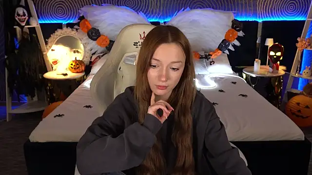 Snapshot of FoxyMayy chatting on October 29, 2:19 pm FoxyMayy online show from October 29, 2:19 pm