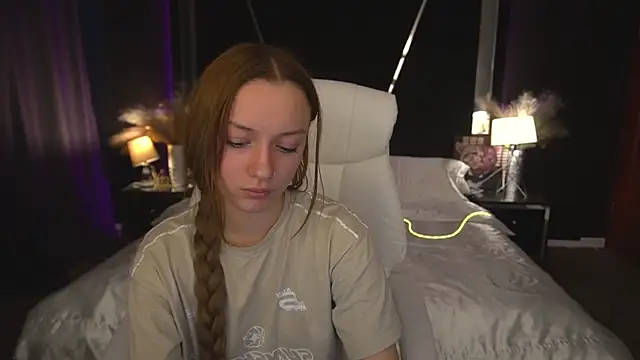 Snapshot of FoxyMayy chatting on November 3, 1:56 pm FoxyMayy online show from November 3, 1:56 pm