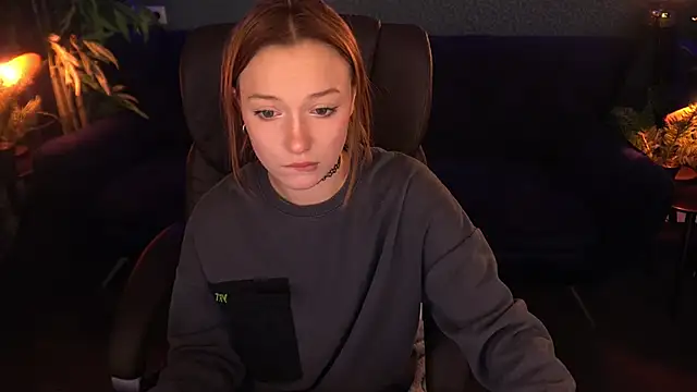 Snapshot of FoxyMayy chatting on November 6, 1:56 pm FoxyMayy online show from November 6, 1:56 pm