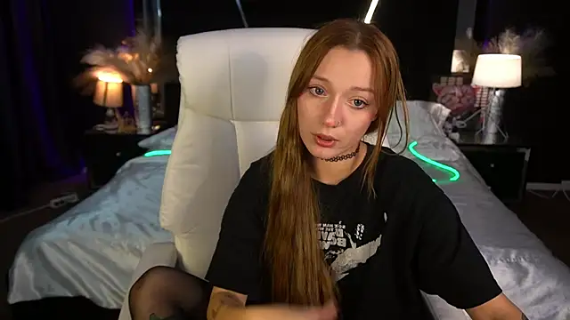 Snapshot of FoxyMayy chatting on November 7, 8:42 pm FoxyMayy online show from November 7, 8:42 pm