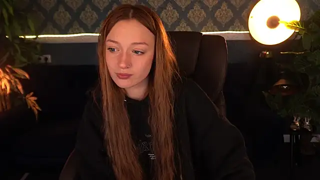 Snapshot of FoxyMayy chatting on November 15, 7:27 am FoxyMayy online show from November 15, 7:27 am