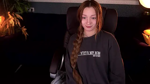 Snapshot of FoxyMayy chatting on November 18, 3:16 pm FoxyMayy online show from November 18, 3:16 pm