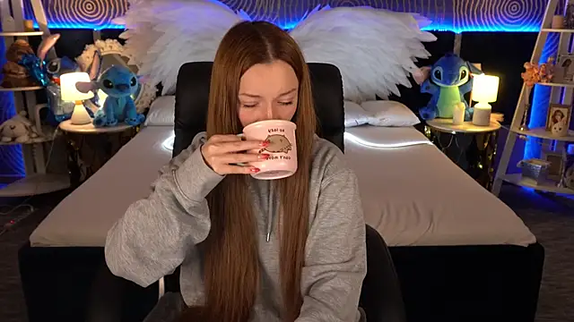 Snapshot of FoxyMayy chatting on November 19, 2:06 pm FoxyMayy online show from November 19, 2:06 pm