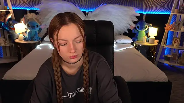 Snapshot of FoxyMayy chatting on November 26, 1:56 pm FoxyMayy online show from November 26, 1:56 pm