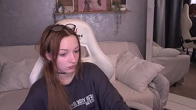 Snapshot of FoxyMayy chatting on December 2, 2:12 pm FoxyMayy online show from December 2, 2:12 pm