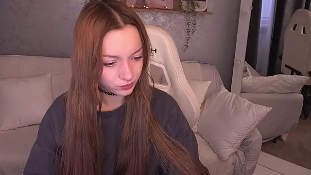 Snapshot of FoxyMayy chatting on December 5, 6:11 am FoxyMayy online show from December 5, 6:11 am