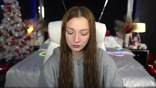 Snapshot of FoxyMayy chatting on December 13, 9:09 pm FoxyMayy online show from December 13, 9:09 pm