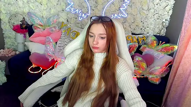 Snapshot of FoxyMayy chatting on March 30, 7:42 am FoxyMayy online show from March 30, 7:42 am